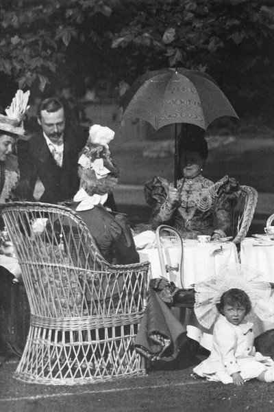 Póster de Afternoon Tea in the Gardens of Clarence House