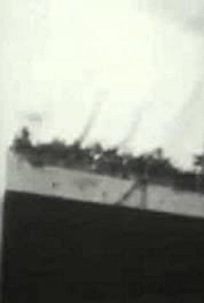 Póster de S.S. 'Queen' Leaving Dock